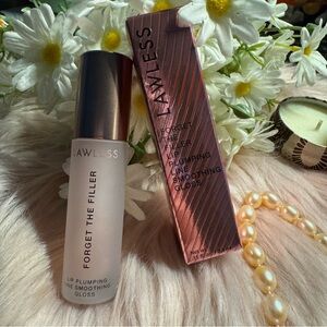 NWB LAWLESS
Forget The Filler Lip Plumper Line Smoothing Gloss